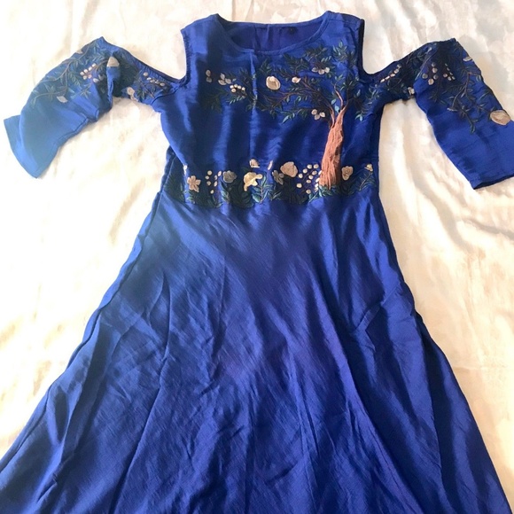 Raw silk Indo Western gown prom dress - Picture 2 of 6